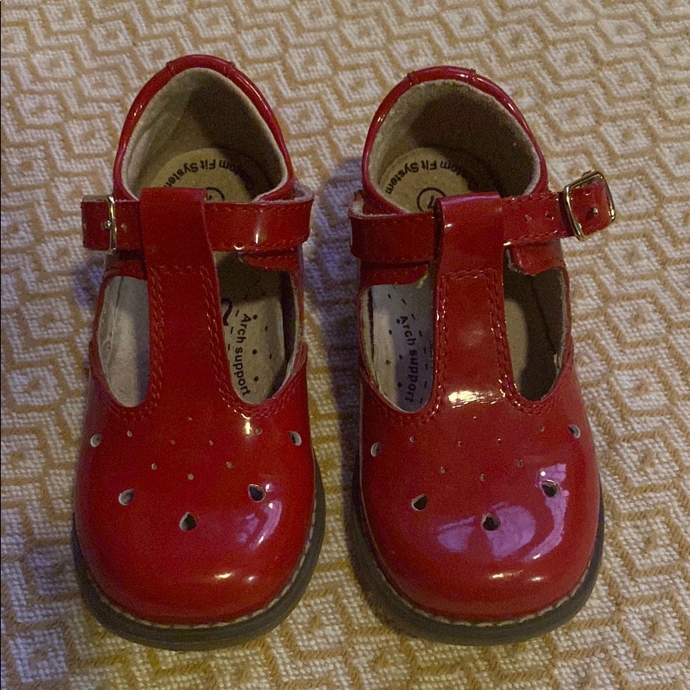 FootMates Red Dress Shoes with Glossy Finish and Buckle Strap